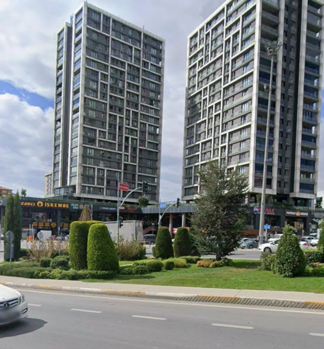 BAĞCILAR REFERANS GÜNEŞLİ AVM DE KİRALIK İŞYERİ